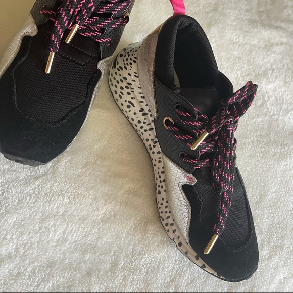 Sneakers - Picture 6 of 6